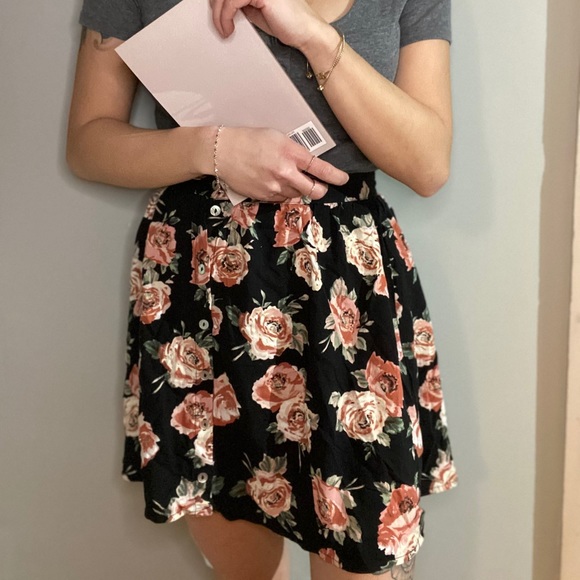 Floral skirt - Picture 1 of 3